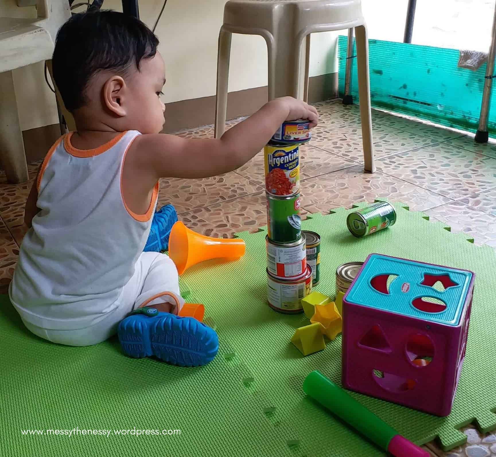 5 ways for your toddler to play with small objects